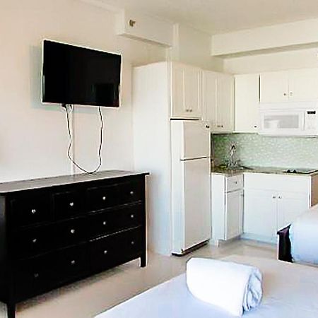 Miami Beachfront With Pool Wifi & Cheap Parking Apartment Exterior photo